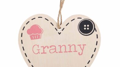 Granny Hanging Heart Sign