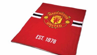 Manchester United FC Core Stripe Sherpa Fleece Blanket