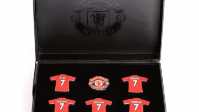 Manchester United FC Magnificent 7's Badge Set